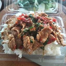 กระเพราหมูชิ้น