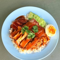 ข้าวหมูกรอบ หมูแดง กุนเชียง