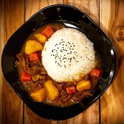 ข้าวราดแกงกะหรี่ญี่ปุ่นเนื้อสไลด์