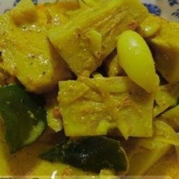 แกงกะทิไก่ขนุนอ่อน