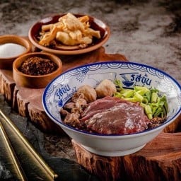 รสข้น ก๋วยเตี๋ยวเนื้อไทยวากิว บางแสน