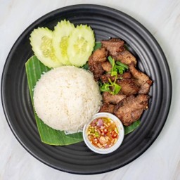 ข้าวหมูทอดพริกไทยดำ