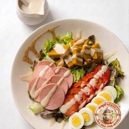 สลัดผักรวมโบโลน่าไก่+ไข่