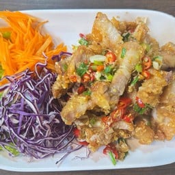 สามชั้นคั่วพริกเกลือ