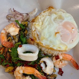 กะเพราทะเลไข่ดาว