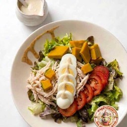 สลัดผักรวมไก่ฉีก+ไข่