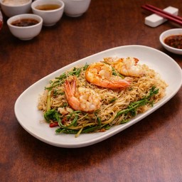 เส้นหมี่ผัดกระเฉดกุ้ง