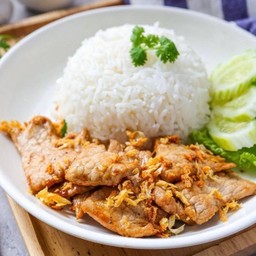 ข้าวไก่ทอดกระเทียม