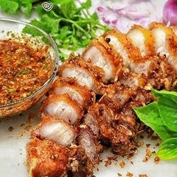 หมูสามชั้นทอดจิ้มแจ่ว