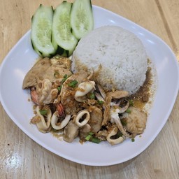 รวมมิตรผัดกระเทียมพริกไทยรากข้าว