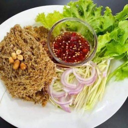 สลัดไก่ทอด