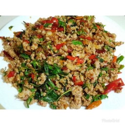 ผัดกระเพราหมูสับกับข้าว