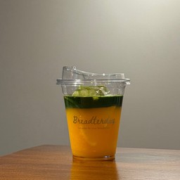 Orange Matcha (มัทฉะน้ำส้ม)