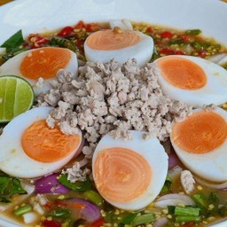 ยำไข่ต้มหมูสับ