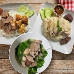 Set สามสหาย(ต้มเลือดหมูจักรวาล+ข้าวมันไก่จักรวาล+ข้าวหมูแดงหมูกรอบ)