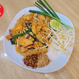 ผัดไทยไก่ หรือ ผัดไทยหมู