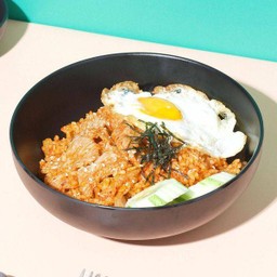 ข้าวผัดกิมจิ (Kimchi fried rice with pork)