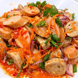 ยำไส้กรอกหนังกรอบ