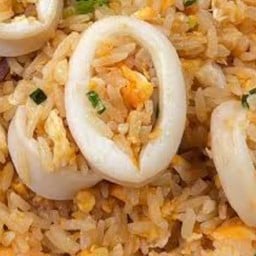ข้าวผัดรวมมิตร (ใหญ่)