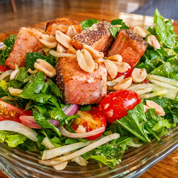 สลัดแซลมอนย่างน้ำมันมะกอก