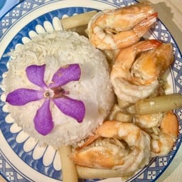 ผัดไหลบัวกุ้งสดราดข้าว