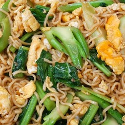 ผัดมาม่าใส่ไข่