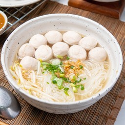 เส้นเล็กน้ำลูกชิ้นหมูพิเศษ