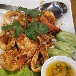 ทอดกระเทียม(กับข้าว)