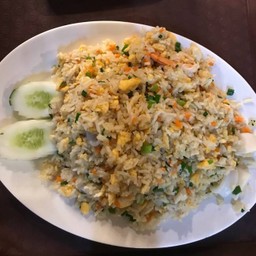 ข้าวผัดกุ้งจานใหญ่