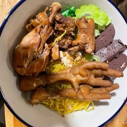 ก๋วยเตี๋ยวน่องไก่ + ข้อไก่ + ตีนไก่