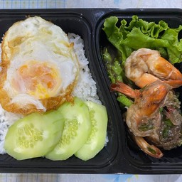 กุ้งผัดกะปิราดข้าว
