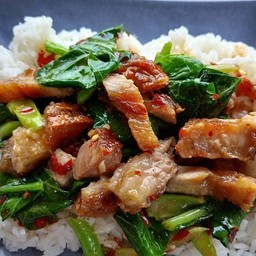คะน้าหมูกรอบ