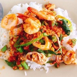 พริกแกงทะเลราดข้าว