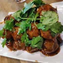 ลูกชิ้นเอ็นเนื้อปิ้ง น้ำจิ้มเด็ดเว่อร์