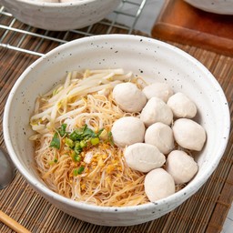 เส้นหมี่แห้งลูกชิ้นหมูพิเศษ