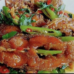 กะเพราปลาทับทิม