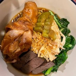 ก๋วยเตี๋ยวน่องไก่