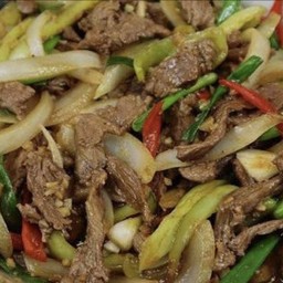 ข้าวผัดพริกอ่อนเนื้อ