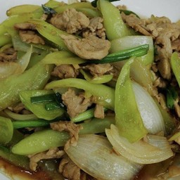 ข้าวผัดพริกอ่อนหมู