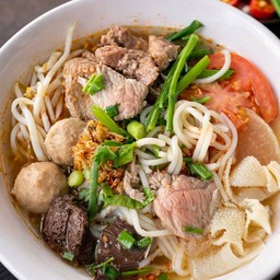 สายลมหนาว เฝอลาว ก๋วยเตี๋ยว มาม่าเกาหลี ลำลูกกาคลองสี่