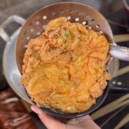 ไข่เจียว&ผัดกระเพราไข่ข้น&สามชั้นทอด