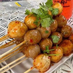 โปร ลูกชิ้น10ไม้แถม1ไม้