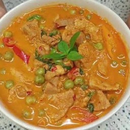 แกงเพนงหมูใส่มะเขือพวง