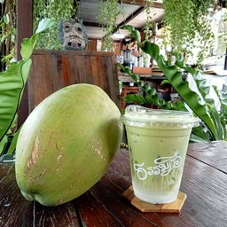 น้ำมะพร้าวสดโฟมนมมัทฉะ