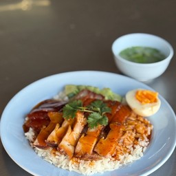 ข้าวหมูกรอบหมูแดง *ไม่มีกุนเชียง*