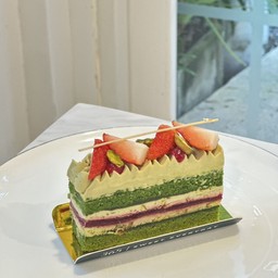 พิสตาชิโอ้ สตอร์เบอรี่เค้ก