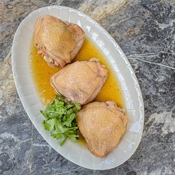 ไก่ต้มน้ำปลา/ซีฟู้ด