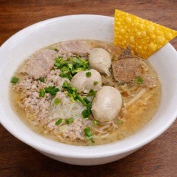 หมีหิวเตี๋ยว ก๋วยเตี๋ยวหมูต้มยำ 7Eleven ไทรม้า-อุบลชาติ