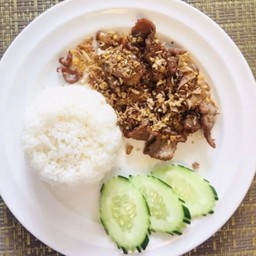ข้าวเนื้อกระเทียม