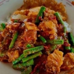 พริกแกงหมูกรอบ
